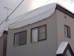 戸建て住宅の雪庇